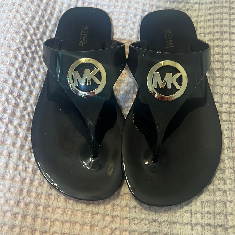 Micheal Kors flip flops